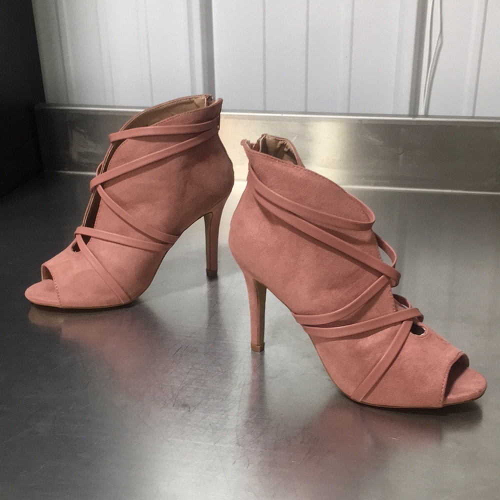 New WB Woman’s Journee Collection Elegant Pink Women's Heels